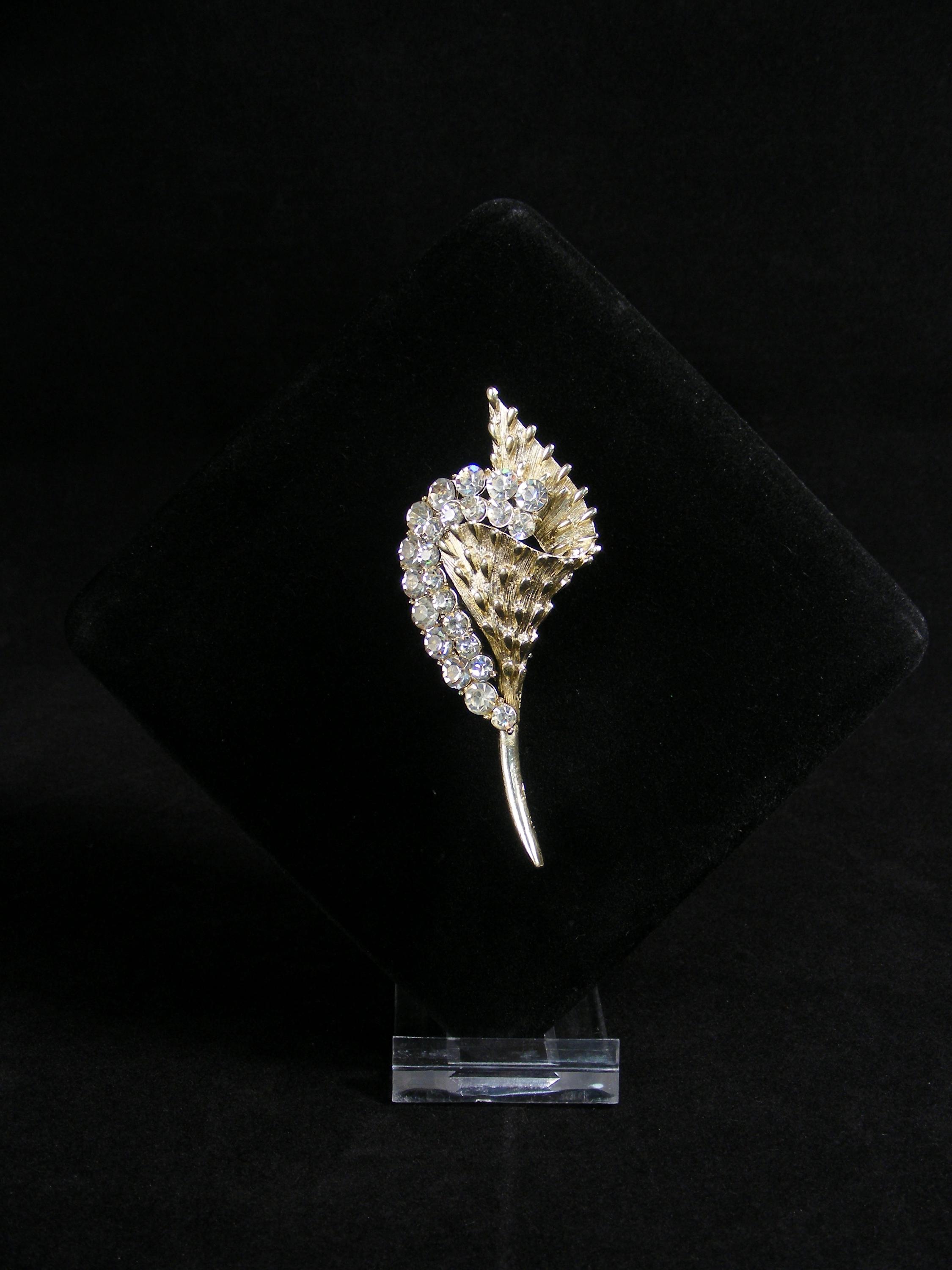 Vintage Lily Brooch Gold - Etsy