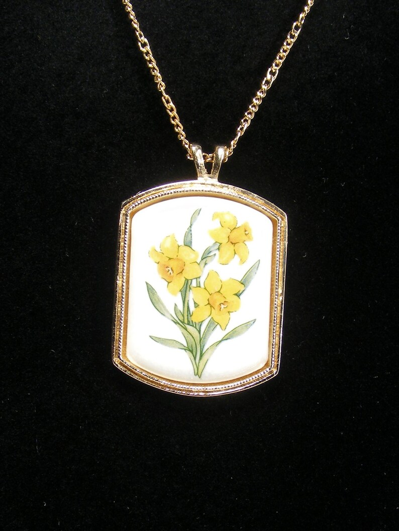 Avon Necklaces, 1970 - 80's Styles Your Choice, Butterfly, Floral, or Beaded Goldtone Floral Daffodil