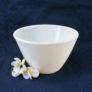 Fire King White Splash Proof 2 Qt, 7 1/2” Mixing Bowl Ovenware Vintage