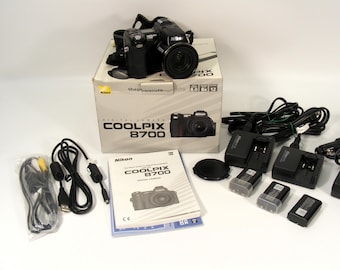 Nikon Coolpix 8700 Digital Camera, Manuals, Box, Extra Batteries, Bag & Cables.