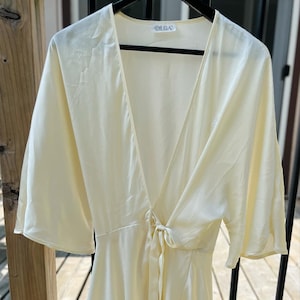 Women's Vintage OLGA Peignoir Robe Lingerie, Vintage Elegant Wrap Nightgown Size Medium