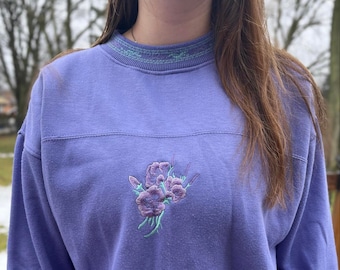Women's Vintage LADY FOOTLOCKER Purple Sweatshirt with Floral Embroidery Size Large