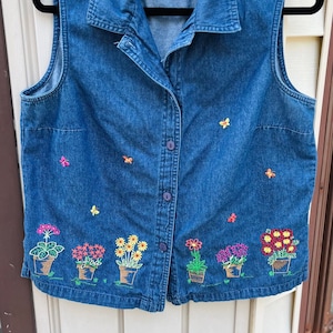 Women's Vintage Sleeveless Denim Shirt with Embroidered Flowers Size Medium