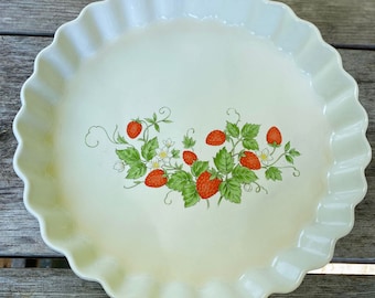 Ceramic Strawberry Pie Dish, Baking Dish Made in Japan