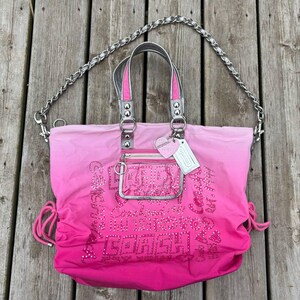 COACH POPPY ピンク Tシャツ Coach Poppy Pink LeatherPushlock Satchel Bag – Holy Thrift