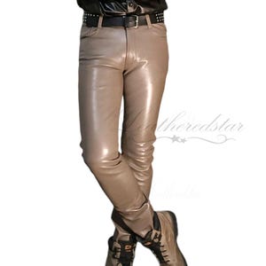 Calça jeans skinny de couro cor taupe, calça, street, casual wear