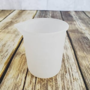 Silicone Measuring Cups Precise Scale Squeeze & Pour Liquid Measure Cup  Sticks