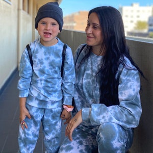 Sweater and joggers kids tie dye tracksuit, One color 2 piece set for 2, 4, 6, 8 and 10 year olds, Unisex cotton streetwear matching set