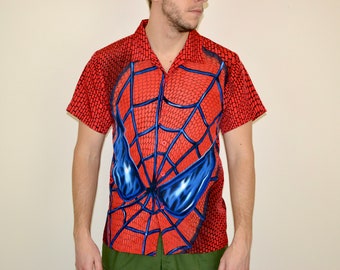 Maglietta vintage di Spiderman taglia media con stampa rossa su tutta la superficie e bottoni dei fumetti taglia M
