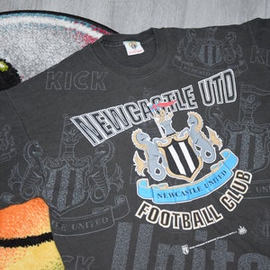 90s vintage Newcastle United shirt Size X Large Vtg black all over print british football club tee Sz XL (vtg soccer jersey, vtg soccer tee)