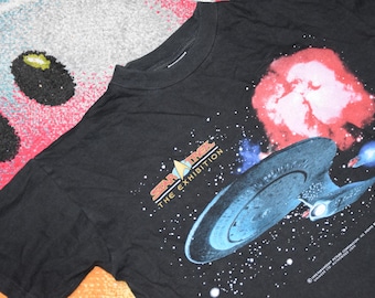 Jaren 90 Vintage Star Trek-shirt maat Small Medium vtg zwart sci-fi T-shirt Sz S-M (The Exhibition)