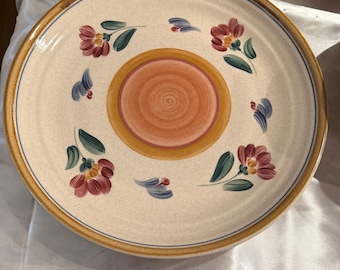 Plato y fuente para servir Stagebrush con diseño floral, de gres japonés e internacional.