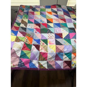 Edredón vintage hecho a mano con diseño de triángulos y reverso de pana, 55x48