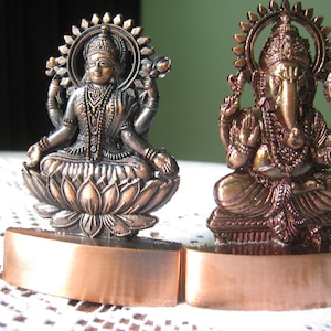 Antikes Laxmi Ganesh Idol, um Segen vom Gott des Glücks und des Reichtums zu erhalten