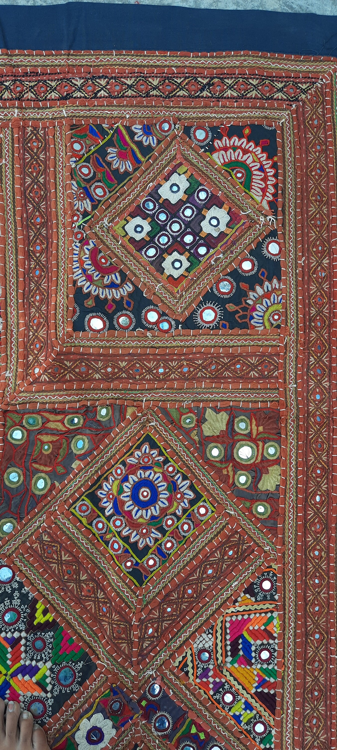 シンド族の手しごと　伝統刺繍とパッチワークのインテリア壁掛け布　タペストリー パッチワークの壁掛け、ヴィンテージの珍しいシンドパキスタンの手刺繍