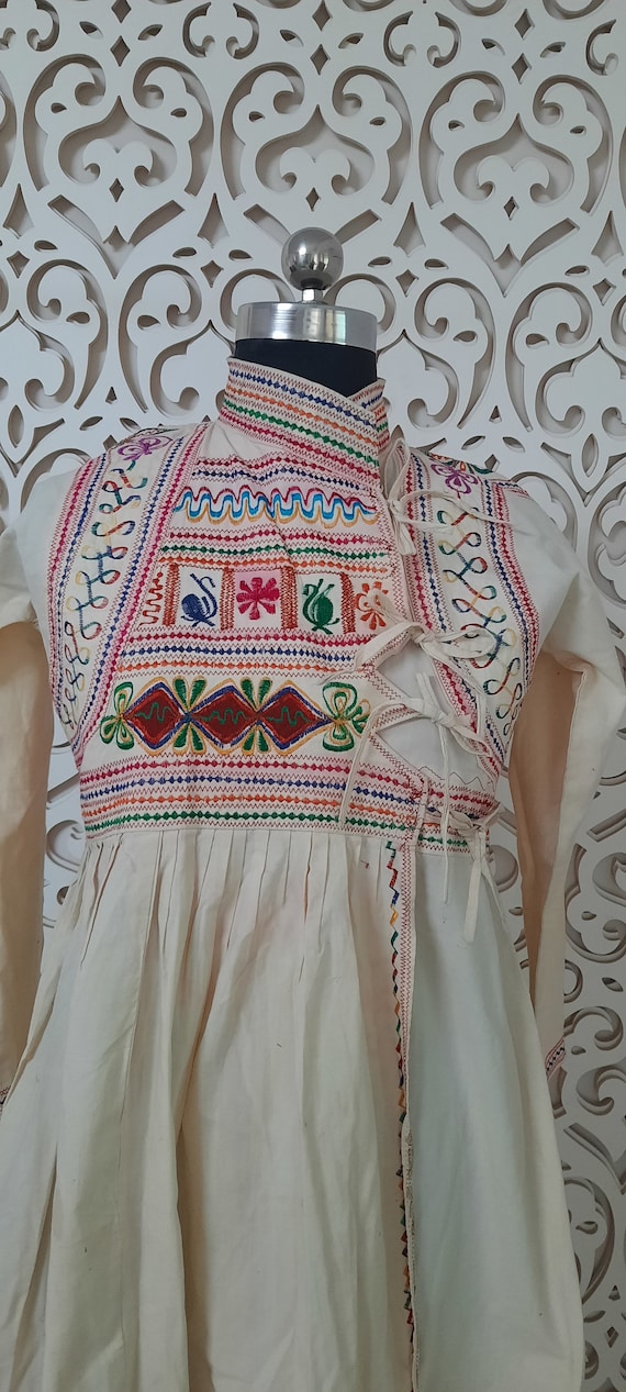 Vintage & Rare Hand Embroidered Vintage Indian Hand Embroidered 
