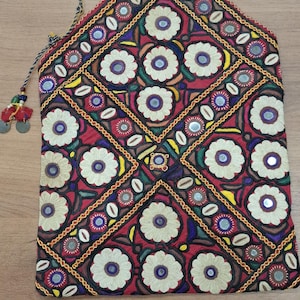 Indian vintage banjara Dowry Bag, &quot;KALECHI KHARAKH&quot; - Vintage hand embroidered fabric clutch
