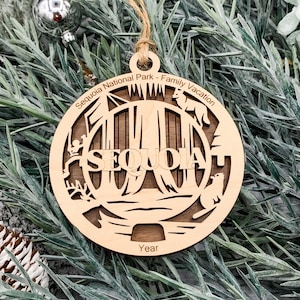 Mammutbaum-Verzierung mit Personalisierung, wählen Sie irgendeinen Nationalpark, kundengerechte Weihnachtsverzierung, personalisierte gravierte Geschenke