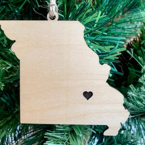 Missouri Ornament with Heart Marker, Customizable Christmas Ornament, Personalized Wood Engraved Gifts, Missouri Gifts