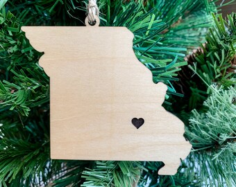 Missouri Ornament with Heart Marker, Customizable Christmas Ornament, Personalized Wood Engraved Gifts, Missouri Gifts
