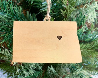 North Dakota Ornament with Heart Marker, Customizable Christmas Ornament, Personalized Wood Engraved Gifts, North Dakota Souvenir