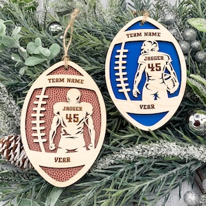 Personalisierte 3D Fußball Ornament, geschichtetes und graviertes Holz Sport Ornament mit Namen und benutzerdefiniertem Text, Senior Night Football Jersey Geschenk