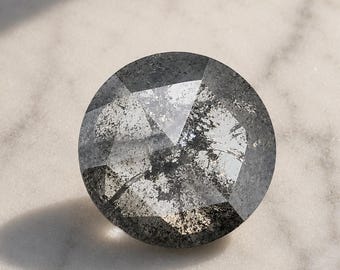 0.59カラット ラウンド ソルト＆ペッパー ダイヤモンド：4.8mm 天然