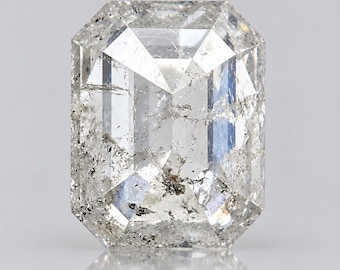 Diamante natural pulido suelto de 1,01 quilates con vetas de esmeralda y sal y pimienta (6,5 x 5,1 mm).