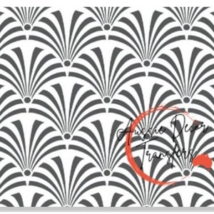 Könnte beinhalten: Eine Schablone mit geometrischem Muster in Schwarzweiß mit einem sich wiederholenden Muster aus stilisierten Fächer. Die Schablone befindet sich auf einem weißen Hintergrund.