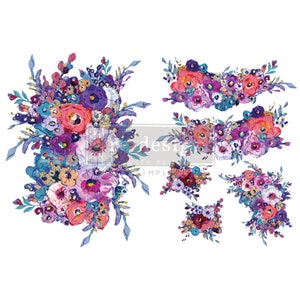 Könnte beinhalten: Aquarell-Blumendesign mit Blumensträußen und -arrangements in Rosa, Lila, Blau und Gelb. Das Design umfasst einen großen Strauß und mehrere kleinere Blumenarrangements. Der Text "design with pride, simply" ist sichtbar.