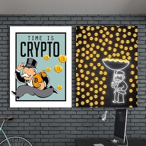Può includere: Due stampe incorniciate con un tema di Monopoly Man. La stampa a sinistra presenta l'uomo del Monopoli che corre con una borsa di denaro e il testo "Time is Crypto". La stampa a destra presenta l'uomo del Monopoli che tiene un ombrello con una pioggia di monete d'oro che gli cadono addosso.