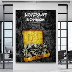 Puede incluir: Una maleta amarilla rebosante de fajos de billetes, con un símbolo de Bitcoin en la tapa. El fondo es una superficie texturizada negra y gris con el texto "NO PRESSURE NO MILLIONS".