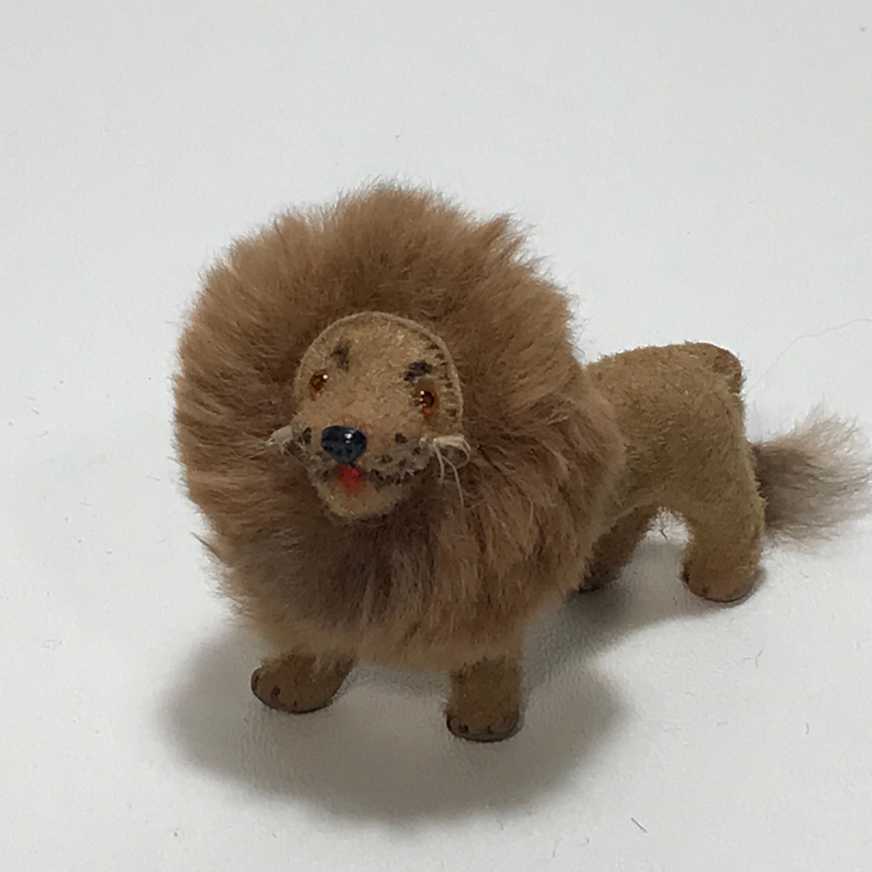 Vintage Wagner Figurine Lion Handworked Kunstler Schutz Wool