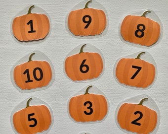 Pumpkin Number Toss for toddler, preschool, and homeschool. Early Learning Printable Activity. Printable Game for preschool and homeschool.