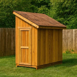 Peut inclure: Un petit cabanon en bois avec un toit en pente et une seule porte. Le cabanon est fait de bois brun clair et a un toit en bardeaux bruns. Il se dresse sur une pelouse verte avec une clôture en bois en arrière-plan.