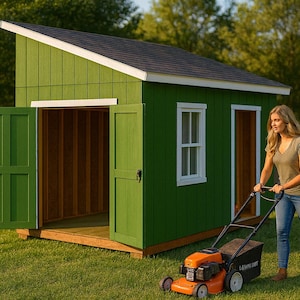 Op de afbeelding: Een groene schuur met een wit afgewerkt dak en open deuren staat op een gazon. Een oranje grasmaaier wordt over het gras geduwd. Een persoon duwt de grasmaaier.
