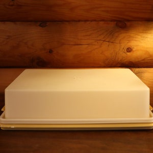 Tupperware 9x13 Rectangular Sheet Cake Carrier/Taker #622 Harvest Gold