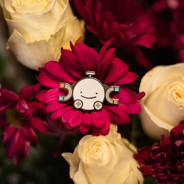 Cute Face Magnet - Hard Enamel Pin