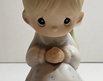 Precious Moments Figurine To A Very Special Sister 1983 E-2825