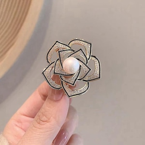 Camellia brooch pearl hollow brooch simple flower coat suit pin