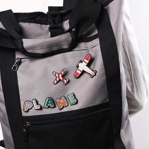 Broche de letras feito à mão｜Pino de broche bordado à mão｜Pinos artesanais artesanais｜Distintivos de pin de designer｜Ideia de presente de broches de pin decorativos exclusivos