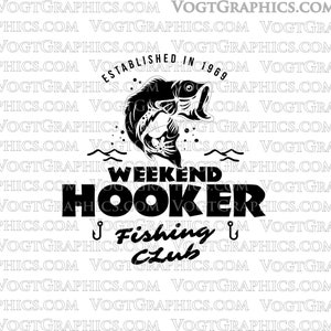 Pode incluir: Ilustração em preto e branco de um peixe saltando para fora da água com o texto "Weekend Hooker Fishing Club" e "Established in 1969" abaixo.
