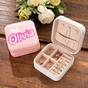 Caja de joyería de estilo rosa con nombre personalizado, caja organizadora de estuche de viaje de joyería portátil, regalo de cumpleaños/boda/despedida de soltera para madre/esposa