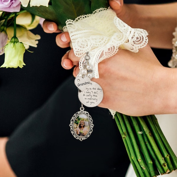 Personalisierte Foto-Anhänger für Brautgedenk-Bouquet-Charme-Anhänger mit jedem Foto. Ovale Form Andenken mit Band. Hochzeit Blumen Braut Ideen