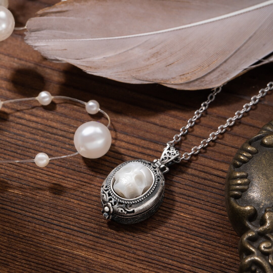 Women's Gothic Pearl Body Chain with Skull Detail main image 1