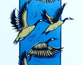 Impresión de edición limitada original en linograbado de gansos voladores