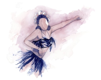 Puede incluir: Una ilustración en acuarela de una figura con un traje de plumas azul oscuro y un tocado a juego. La figura aparece en una pose dinámica con un brazo extendido sobre un fondo de aguada en tonos violeta claro y blanco.