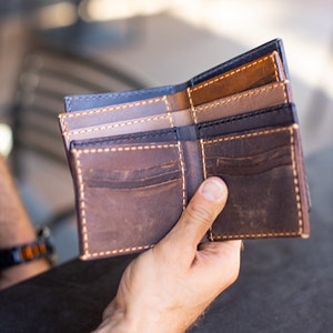 Cartera plegable de cuero personalizada para Navidad, Cartera hecha a mano para él, Cartera de hombre personalizada, cartera minimalista, Cartera para marido