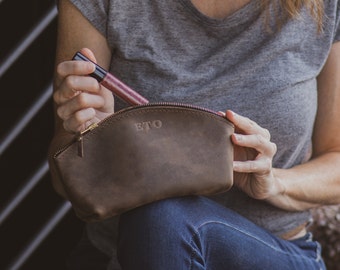 Sac de maquillage en cuir, sac de maquillage de demoiselle d’honneur personnalisé, cadeau de demoiselle d’honneur, organisateur de maquillage, sac cosmétique en cuir, sac de maquillage monongram