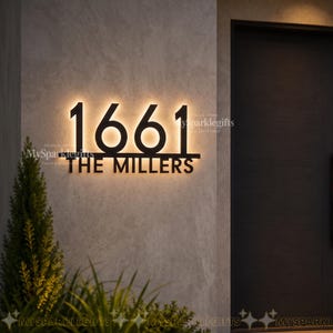 Números residenciais personalizados com iluminação traseira e nome da família, placa de endereço LED moderna para entrada externa.